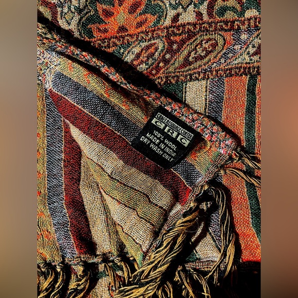 Gorgeous Wool Scarf 🍁 - Picture 5 of 5